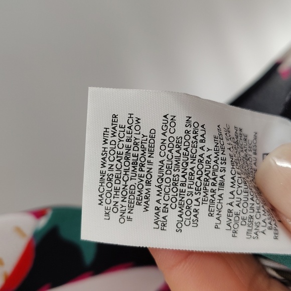 Cabi Hibiscus Blouse 5542 Black Multicolor Sleeveless Top Size Medium - Picture 5 of 7